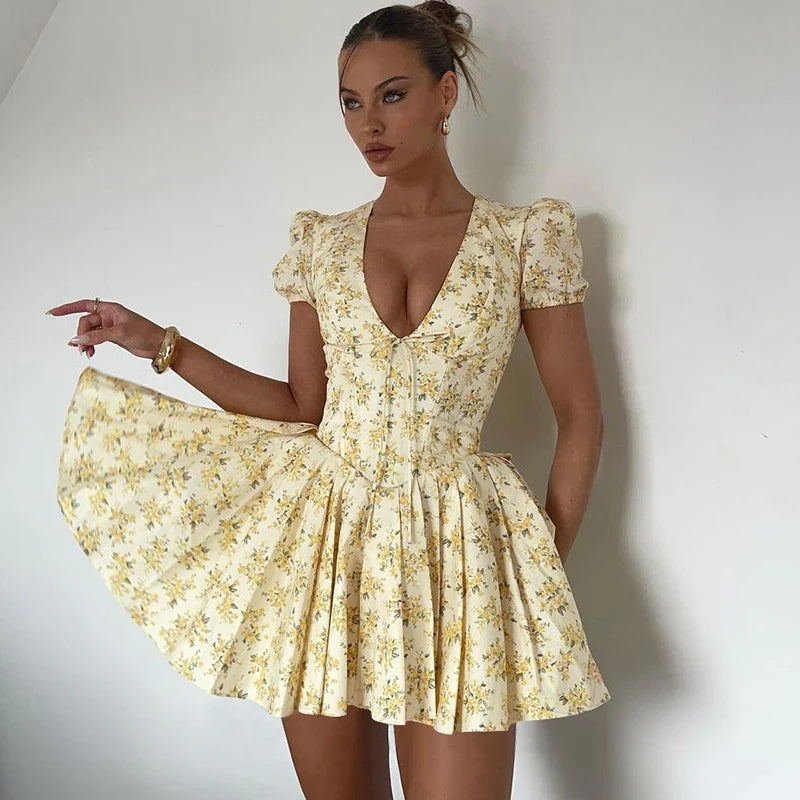 Floral Print V-Neck Pleated Mini Dress - Slim Fit Lace-Up Summer Vacation Outfit